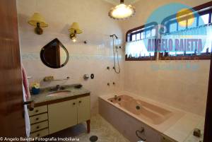 Casa com piscina á venda no bairro Costão em Peruibe