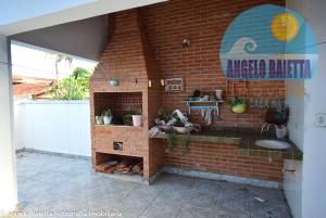 Casa com piscina á venda no bairro Costão em Peruibe