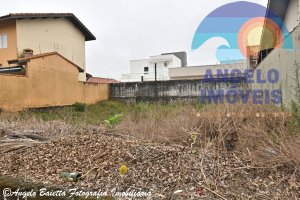 Terreno lado praia á venda no bairro Mar e Sol em Peuíbe