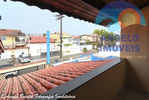 Sobrado lado praia á venda no bairro Casablanca em Peruíbe