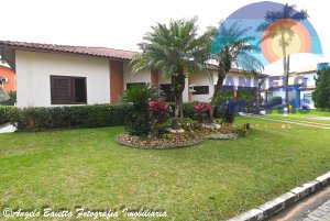 Casa á venda no condomínio Bougainvillée II em Peruíbe