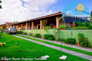 Casa com piscina á venda no bairro Cidade Nova Peruíbe em Peruíbe