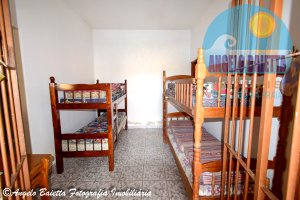 Casa com piscina á venda no bairro Belmira Novaes em Peruíbe