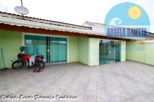 Casa com piscina á venda no bairro Cidade Nova Peruíbe em Peruíbe