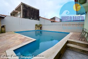 Casa com piscina á venda no bairro Cidade Nova Peruíbe em Peruíbe