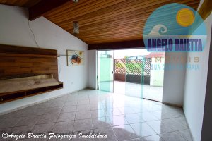 Casa com piscina á venda no bairro Cidade Nova Peruíbe em Peruíbe