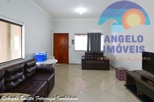 Casa com piscina á venda no bairro Cidade Nova Peruíbe em Peruíbe