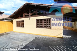 Casa á venda no bairro Arpoador em Peruíbe