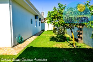 Casa á venda no bairro Jardim Beira Mar em Peruíbe, á 200 metros da praia