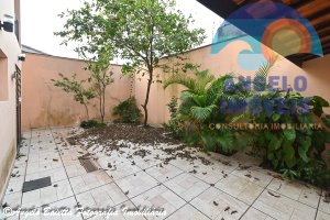 Sobrado lado praia á venda no bairro Florida em Peruíbe