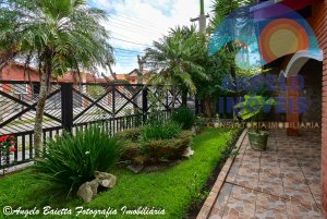 Casa com piscina, 2 lotes, á venda no bairro Cidade Nova Peruíbe