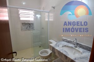 Casa com piscina á venda no bairro Stella Maris em Peruíbe