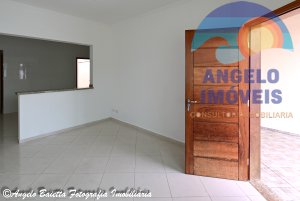 Casa lado linha á venda no bairro Stella Maris em Peruibe