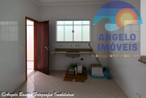 Casa lado linha á venda no bairro Stella Maris em Peruibe