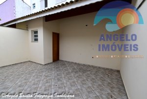 Casa lado linha á venda no bairro Stella Maris em Peruibe