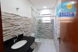 Casa para locação de temporada no bairro Casablanca em Peruíbe, á 400 metros da praia