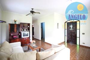 Casa para venda no bairro Jardim Peruibe em Peruíbe, á de 1200 metros da praia