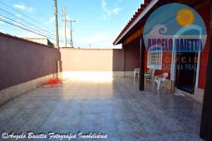 Casa para venda no bairro Jardim Peruíbe em Peruíbe