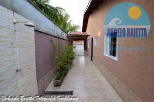 Casa para venda no bairro Jardim Peruíbe em Peruíbe