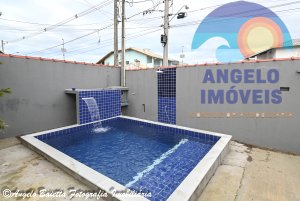 Casa á venda no bairro Jardim Marcia em Peruíbe