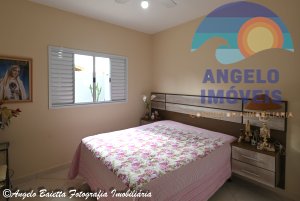 Casa á venda no bairro Jardim Marcia em Peruíbe