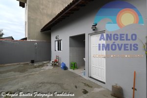 Casa á venda no bairro Jardim Marcia em Peruíbe