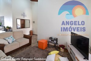 Casa á venda no bairro Florida em Peruíbe