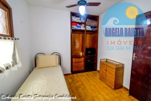 Casa com piscina á venda no bairro Oasis em Peruíbe
