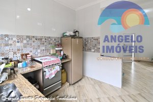 Casa nova com piscina á venda no bairro Mar e Sol em Peruíbe