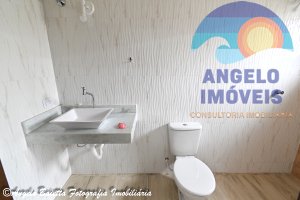 Casa nova com piscina á venda no bairro Mar e Sol em Peruíbe