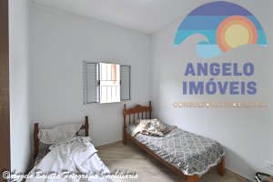 Casa nova com piscina á venda no bairro Mar e Sol em Peruíbe