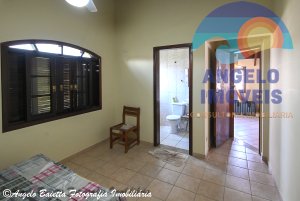 Sobrado lado praia á venda no bairro Belmira Novaes em Peruíbe