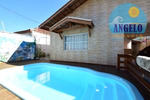 Casa com piscina para venda no bairro Ribamar, á 200 metros da praia