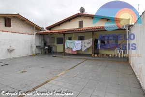 Casa para locação no bairro Centro em Peruíbe