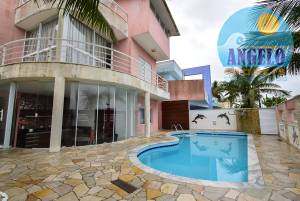 Sobrado triplex para venda no bairro Oásis em Peruíbe, frente ao mar